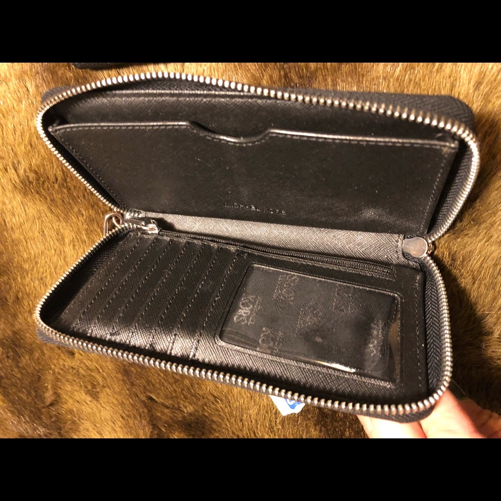 Michael Kors set - Picture 3 of 3